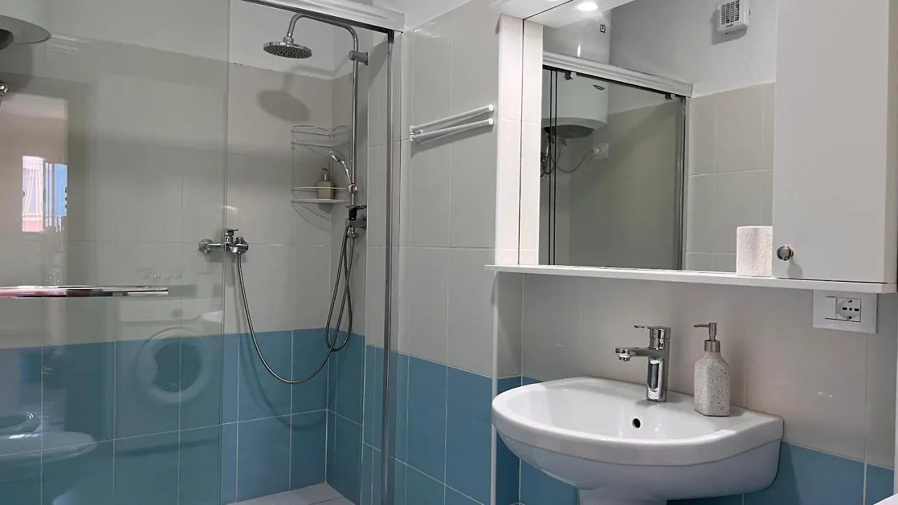 Marina Apartment Durrës 0*,  Albanien